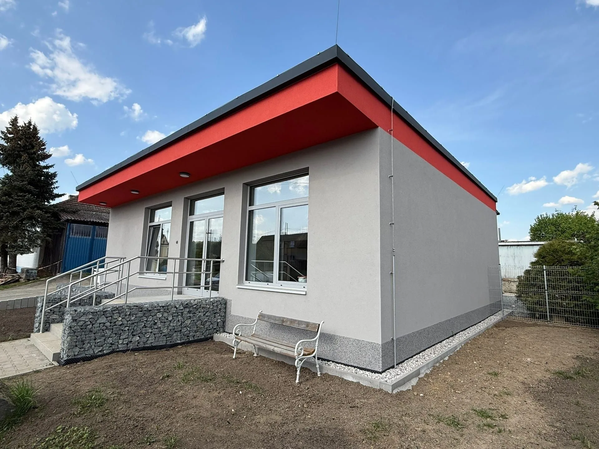Dokončený exteriér objektu v Křenovech