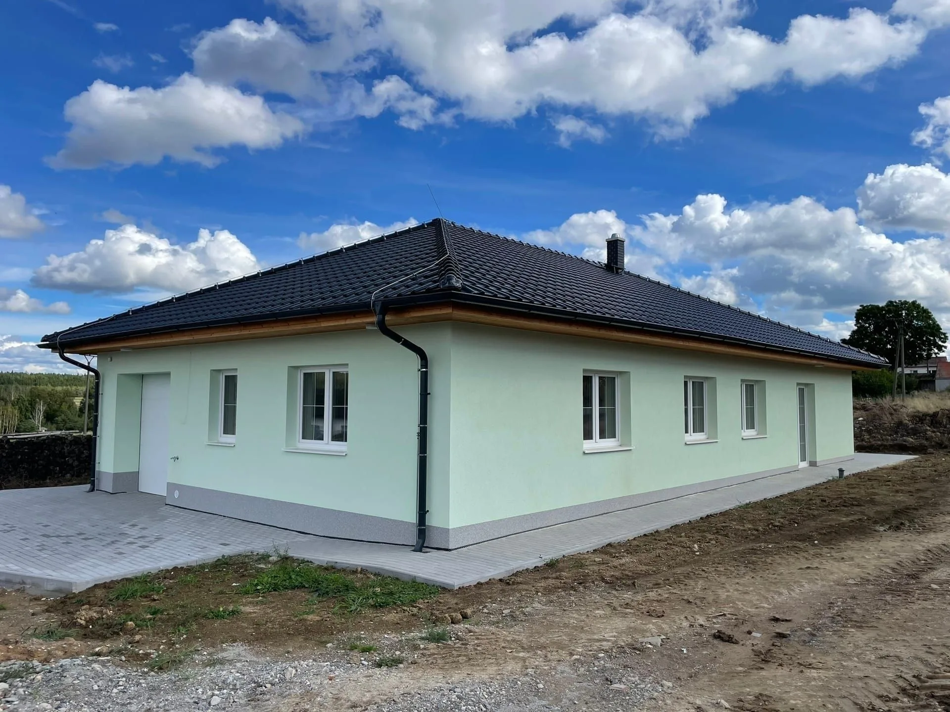 Completed single-storey family house in the Plzeň region
