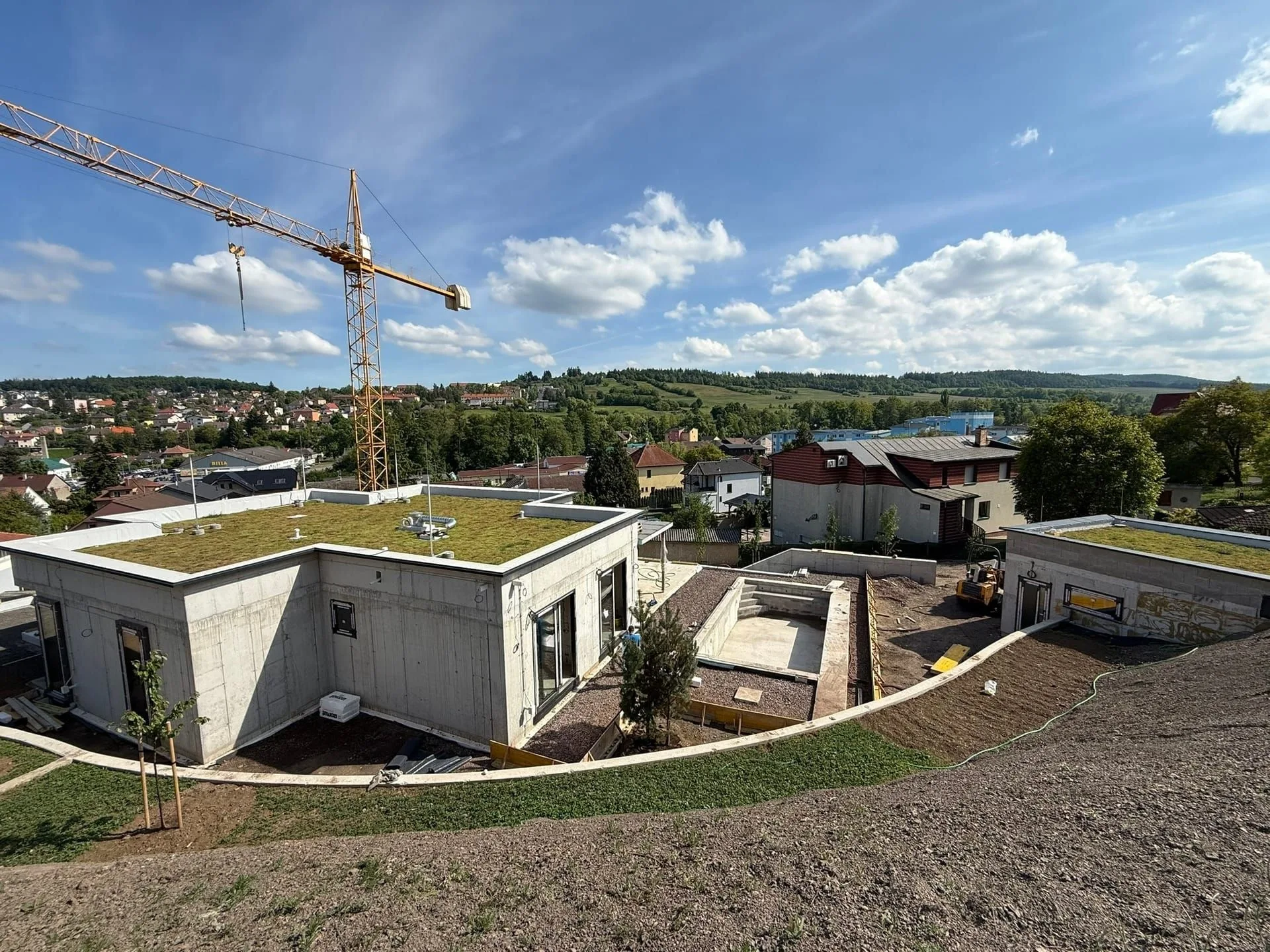 Rodinný dům během dokončování obálky budovy