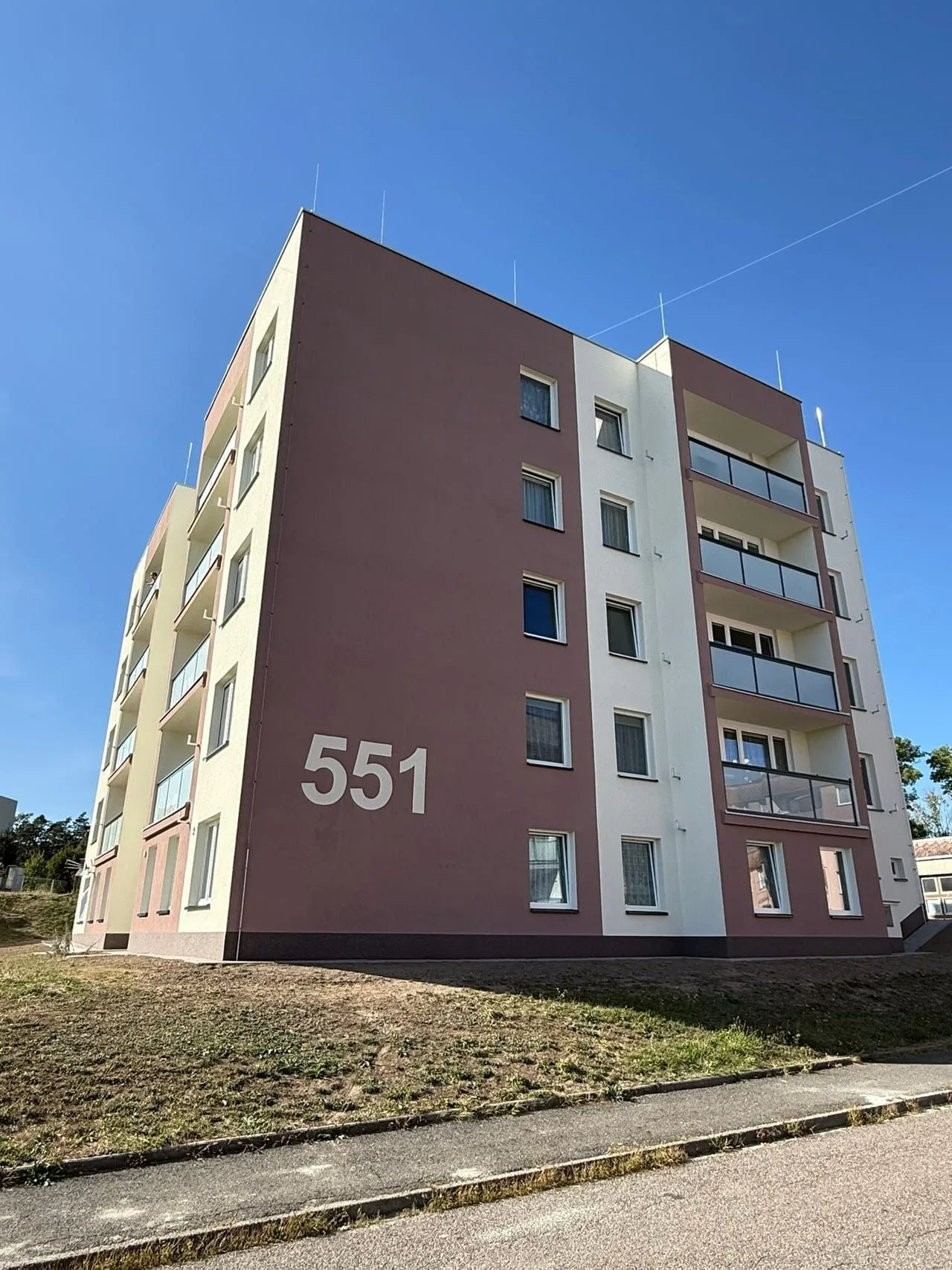 Detail of the completed apartment-building façade in Nepomuk