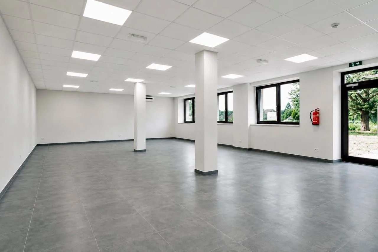 Dokončený interiér provozního objektu v Nové Vsi