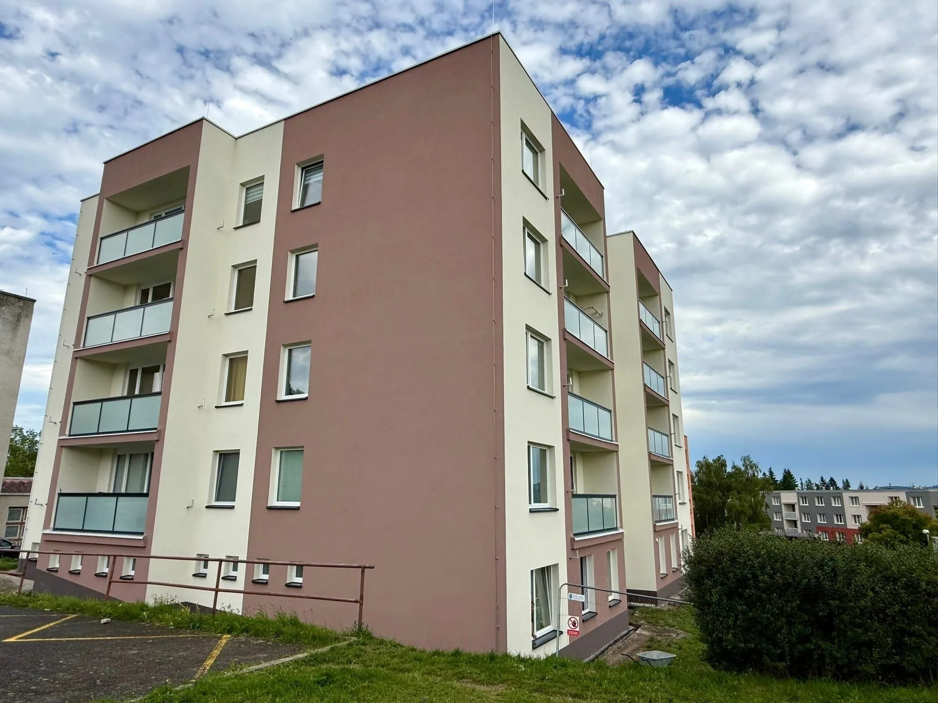 Dokončená energetická renovace bytového domu v Nepomuku