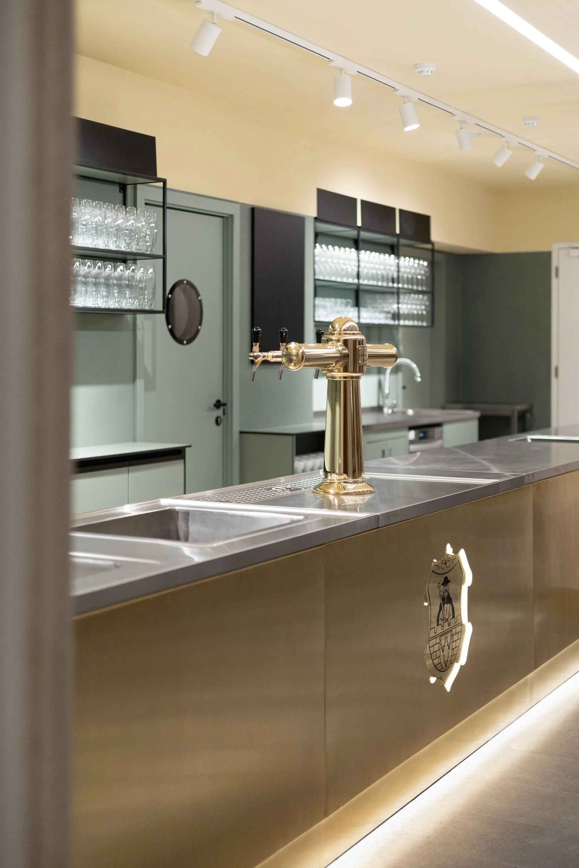 Completed bar in the Lidový dům interior
