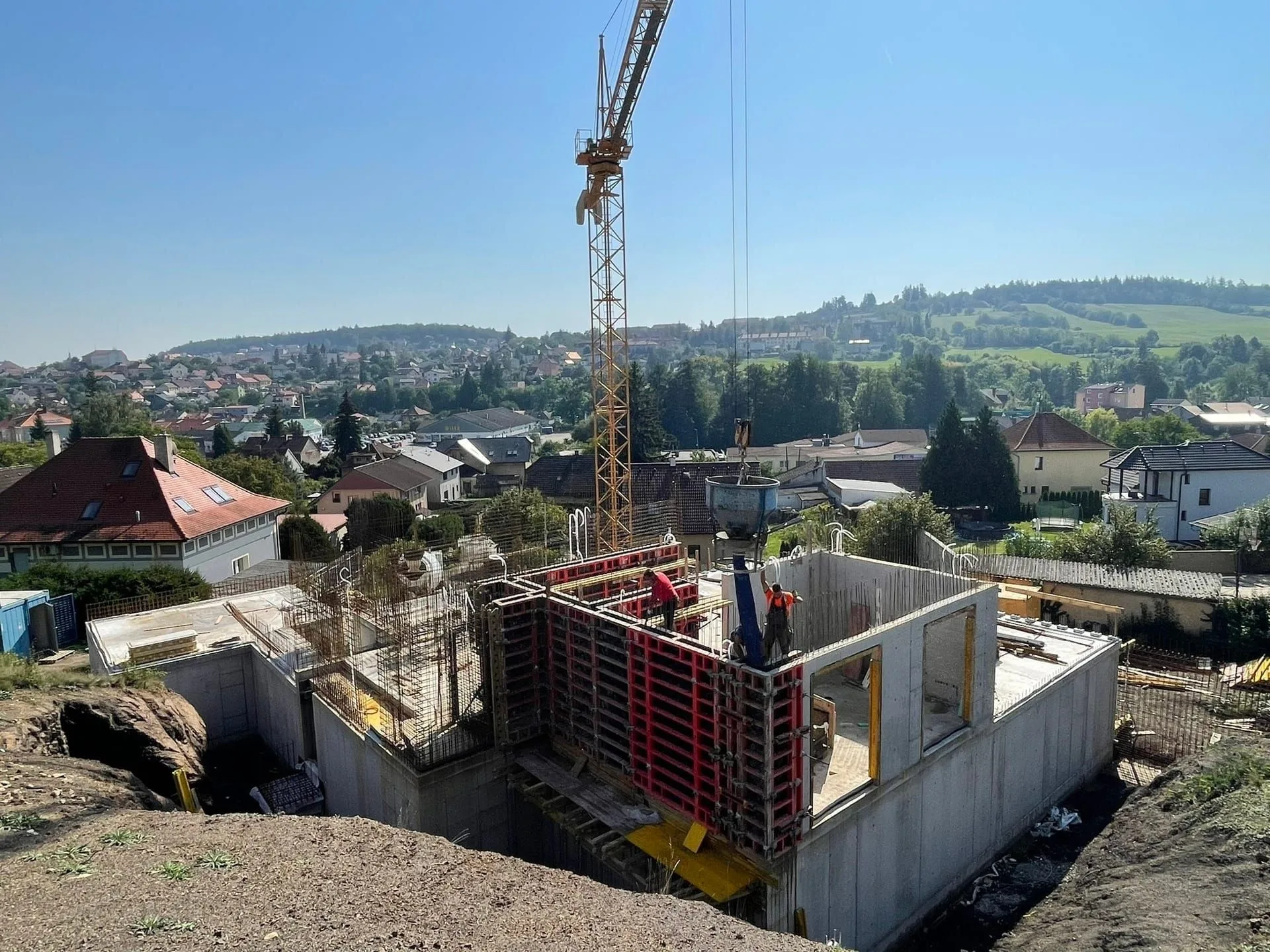 Monolitická konstrukce rodinného domu v průběhu realizace