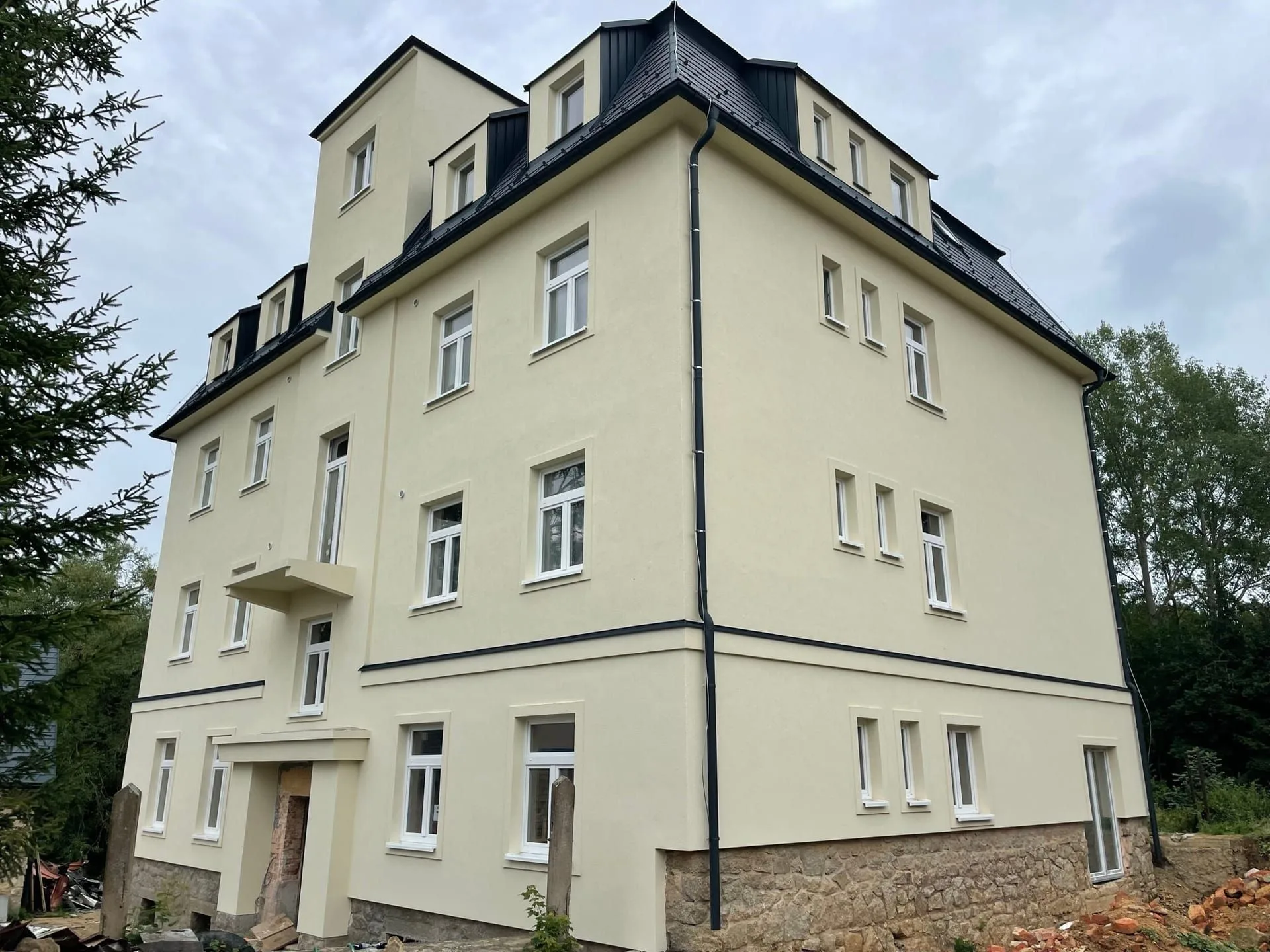 Multi-storey building in the Domažlice district after façade and roof renovation