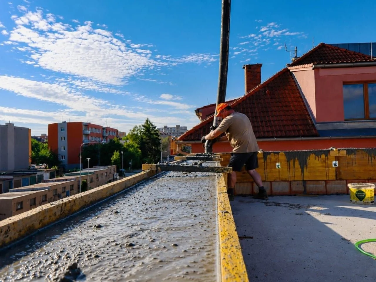Floor slab in progress at the Plzeň apartment building