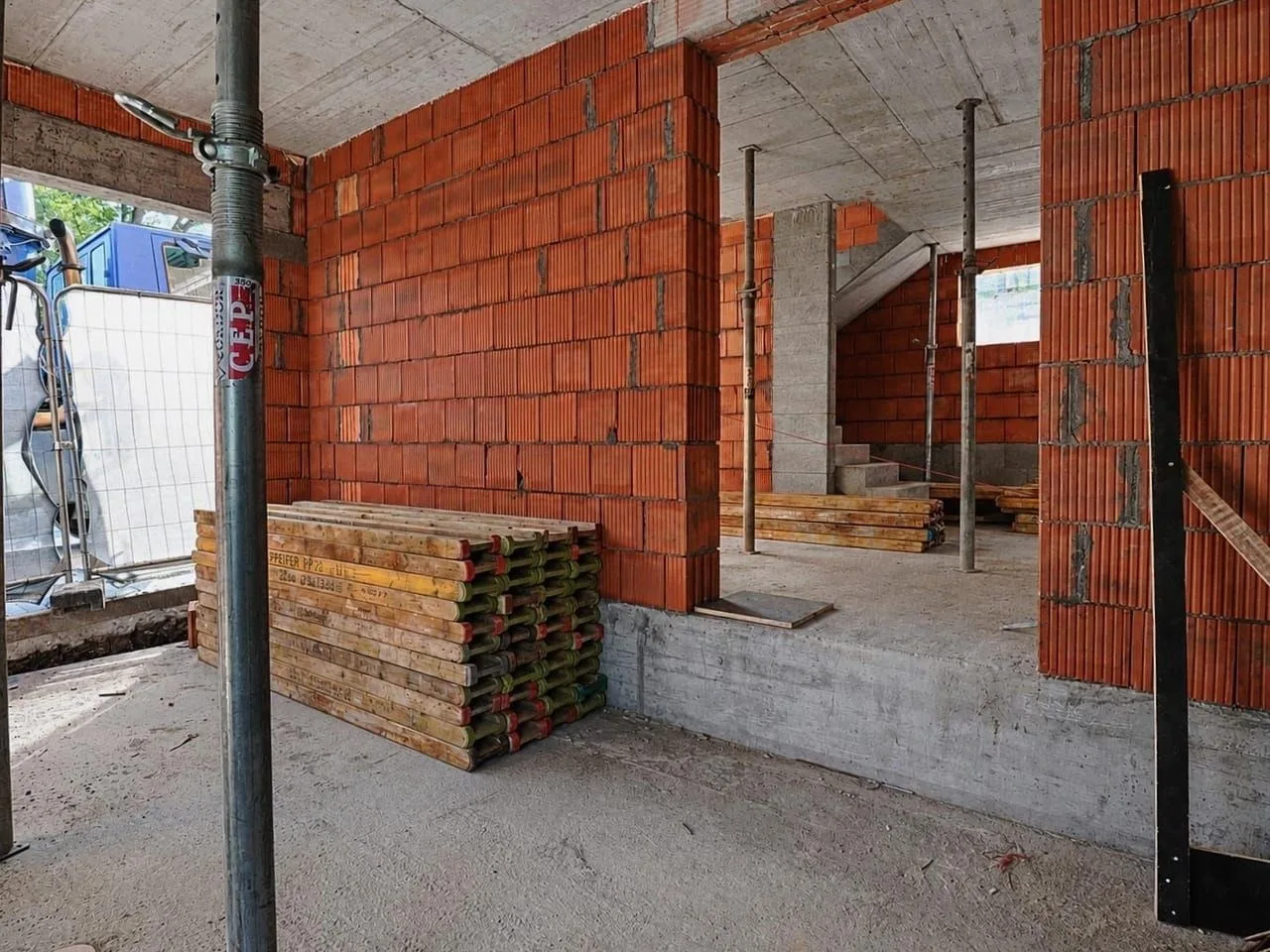Interior load-bearing structure of the Plzeň apartment building